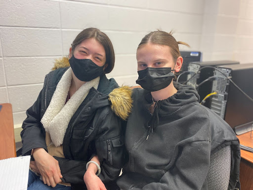 Students Corrine Bush (left) and Emily Anderson (right) wearing masks in JLM 365 Information Design.