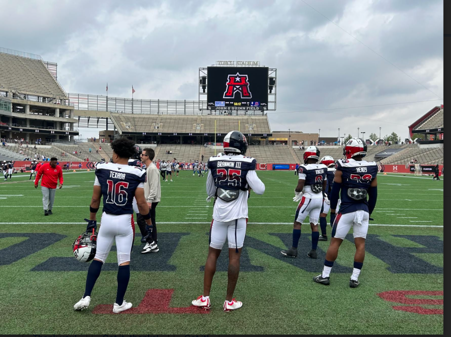 Members of the Houston Roughnecks team on the field. Photo courtesy of  Evan Willsmore, Houston Roughnecks reports. Twitter: @Evan_Willsmore