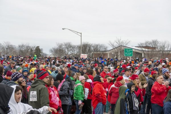 Participants from the 2019 America’s Greatest Heart Run and Walk event gather in front of Utica University. /Photo courtesy of utica.edu