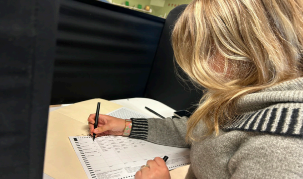 College student voting at the 2024 polls. Photo by: Grace Christopher